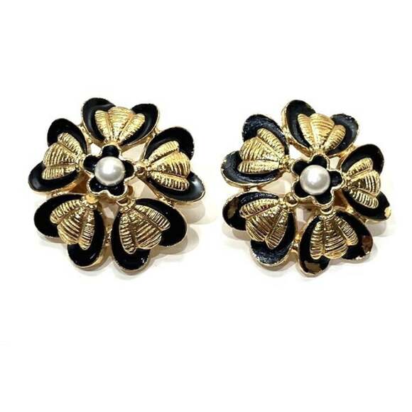CHANEL Authentic Black Pearl Earrings